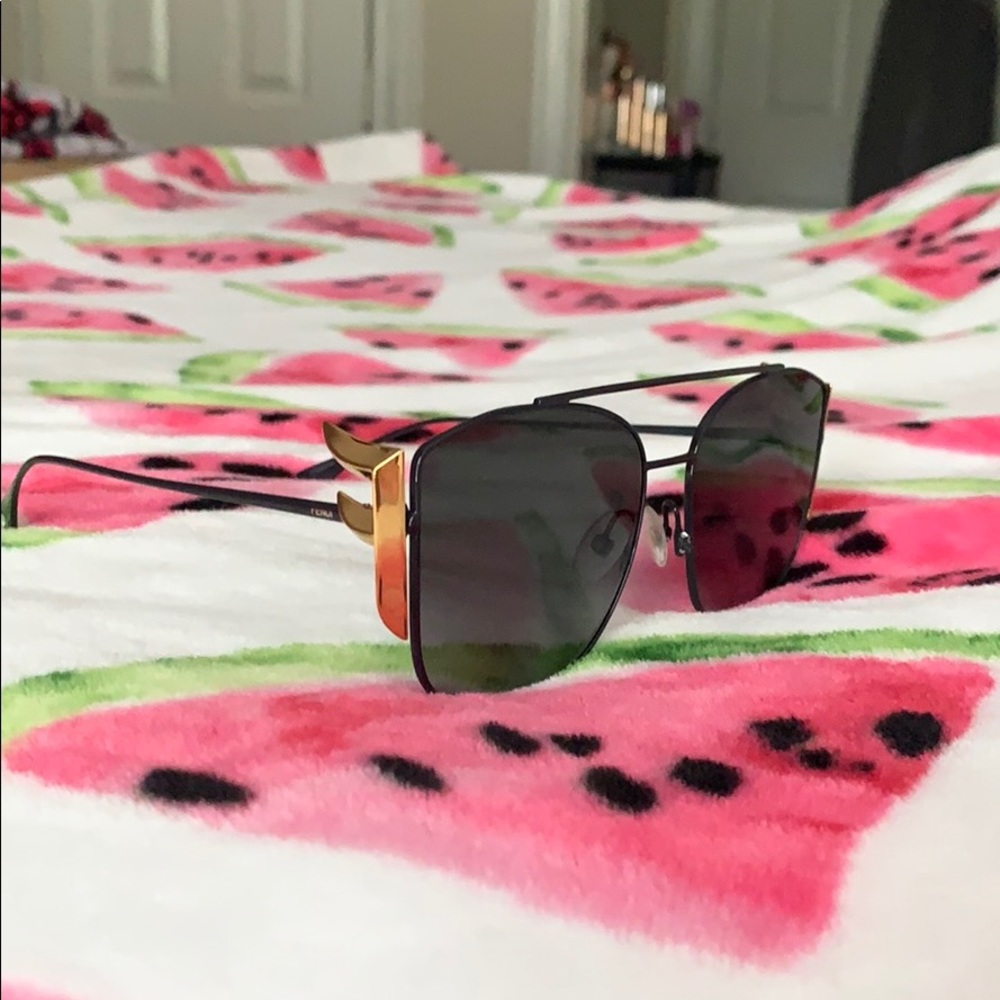 Perfect Fendi Sunglasses !!